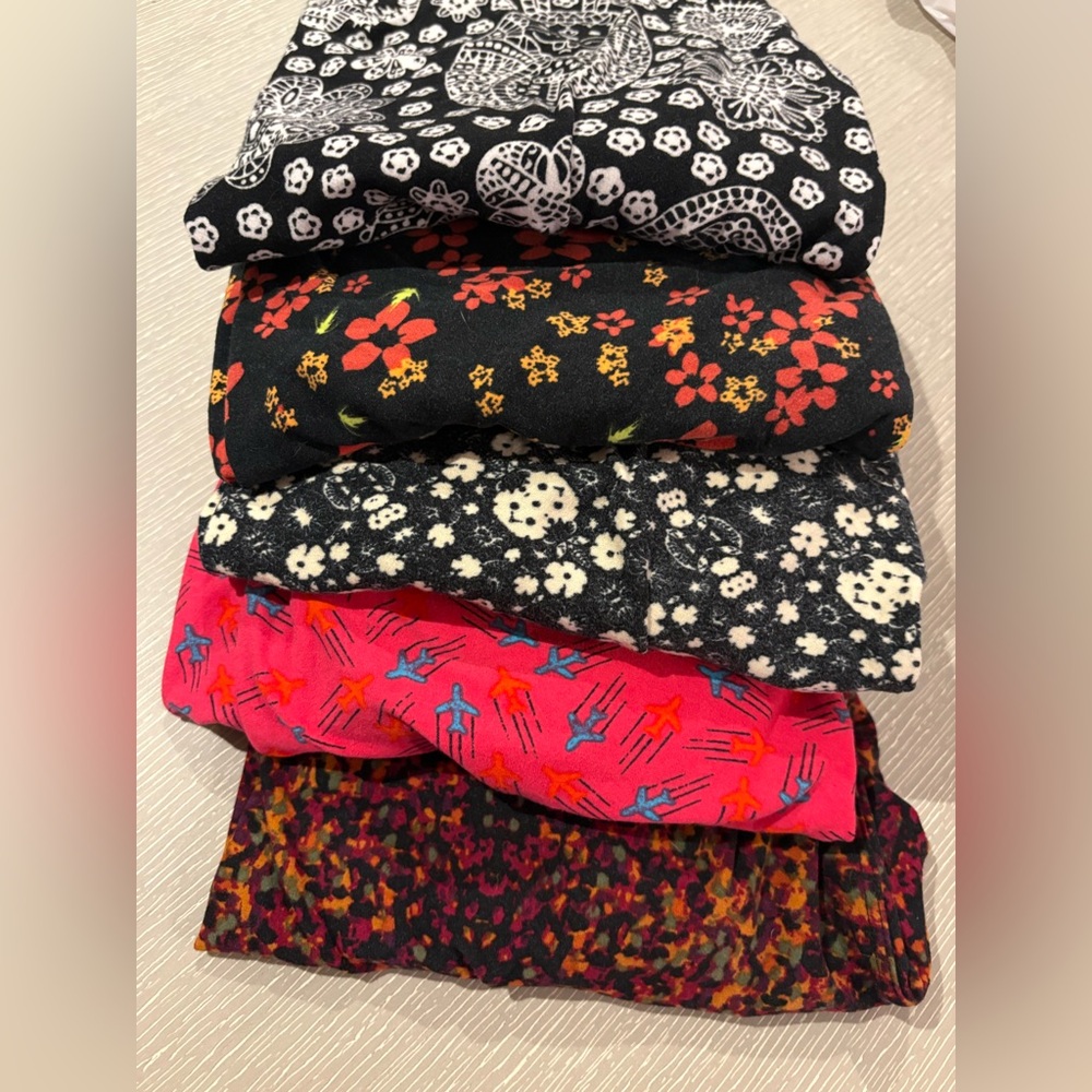 LuLaRoe Leggings set of 5 One Size Leggings, Airplane, floral
